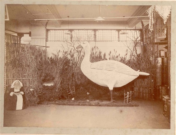 Photo:Christmas Display 1908 - Goose that laid the Golden Egg