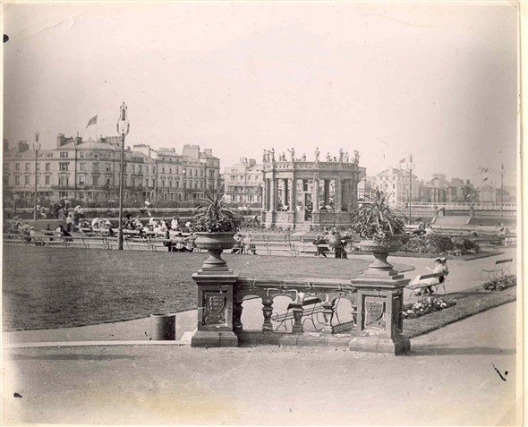 Photo:Wellington Pier Gardens 1900