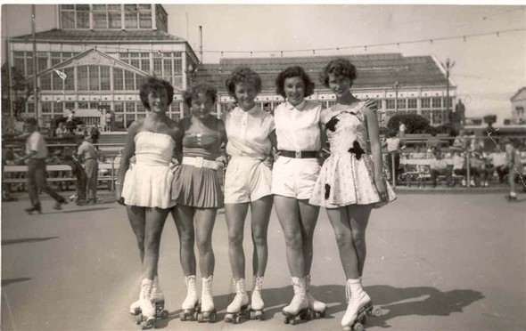 Photo:Members of the Great Yarmouth roller skating club at Wellington Pier, c. 1950