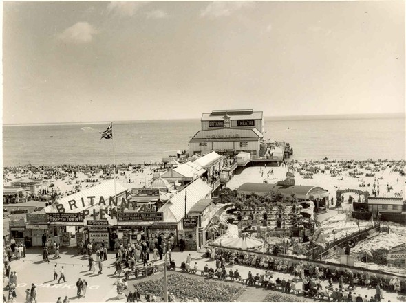 Photo:Britannia Pier in the 1950's