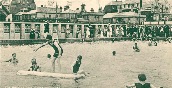 Photo:View of Great Yarmouth bathing pool, c. 1930