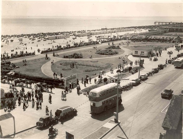 Photo:Marine Parade in the 1950s to early 1960s