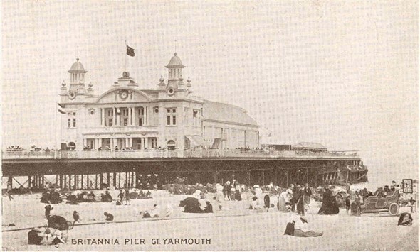 Photo:Postcard of the Britannia Pier, c1900?