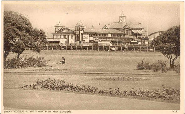 Photo:Postcard of the Britannia Pier, pre-1954?