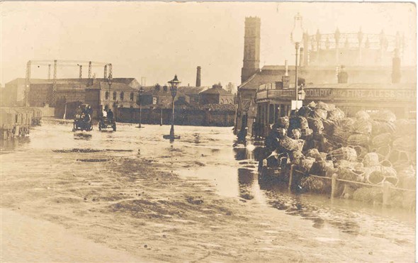 Photo:Postcard showing the floods of 1905