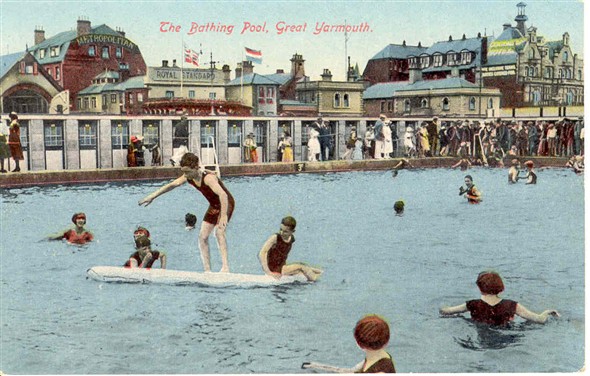 Photo:Open air swimming pool on Marine Parade