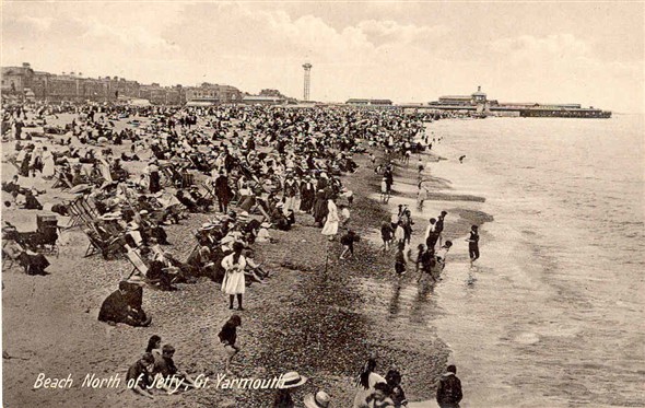 Photo:Postcard showing the beach, north of the jetty, with the revolving tower in the background