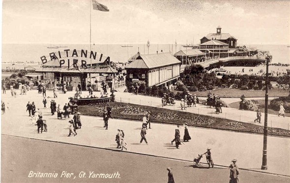 Photo:Postcard showing Britannia Pier
