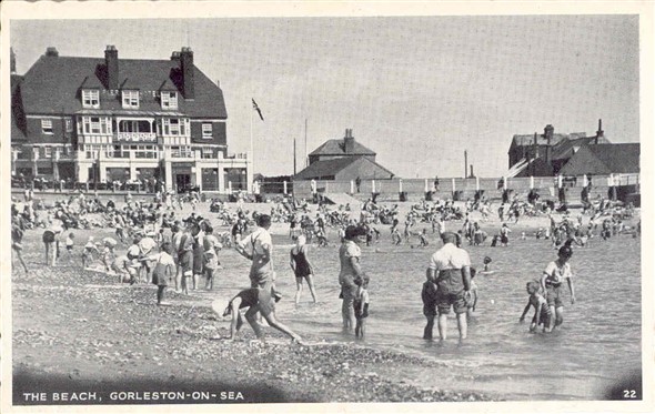 Photo:Gorleston beach, c. 1950