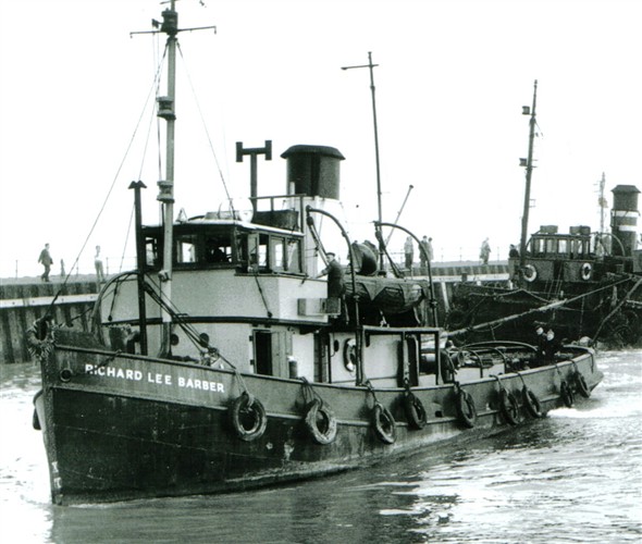 Photo:richard lee barber towing other tugs into great yarmouth