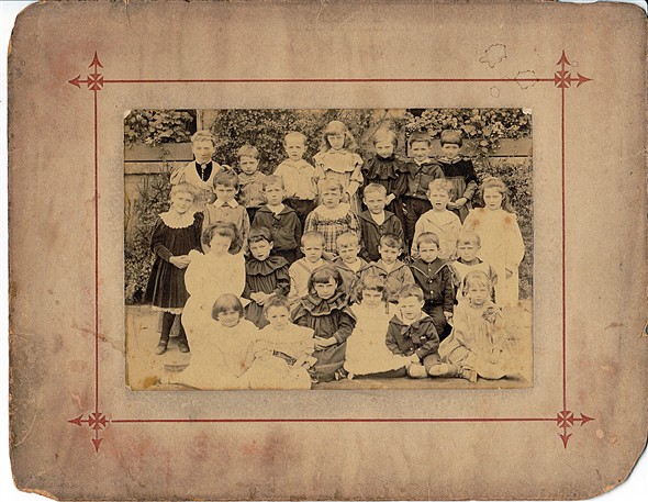 Photo: Illustrative image for the 'Old school photograph probably guessing taken 1890's' page