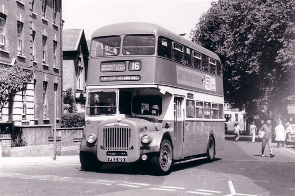 Photo:No 14 (FEX 109) passing along Alexandra Road with St George's Park on the right and the Nurses Home on the left