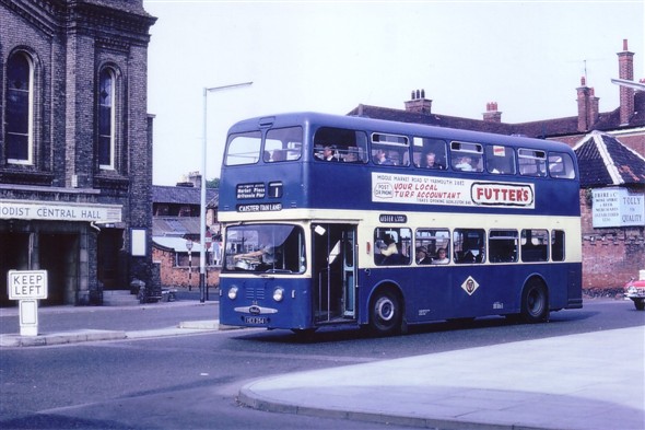 Photo:No 54 (HEX 254) a Roe Bodied Daimler Fleetline passing the Methodist Central Hall en route to Caister, Tan Lane